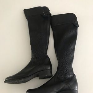 Black blondo boots